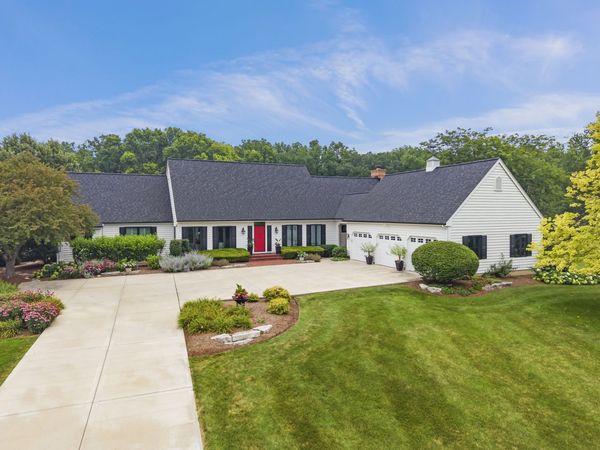 1S853 Grove Hill Drive , Batavia, IL 60510
