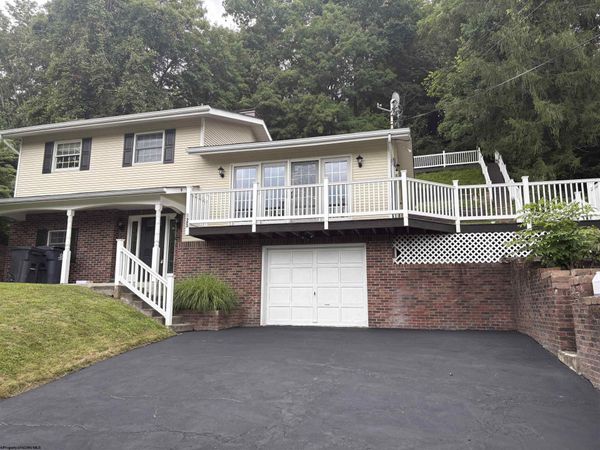 825 Augusta Avenue, Morgantown, WV 26501