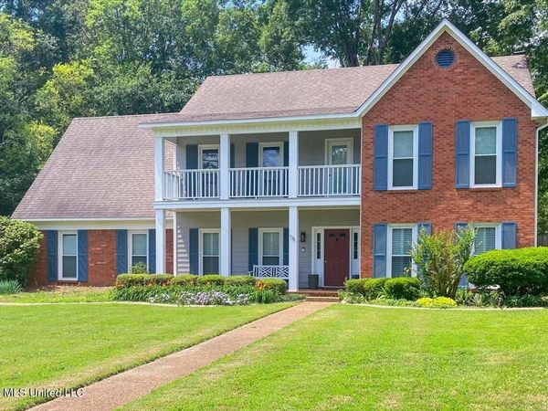15 S Crownpointe Drive, Jackson, MS 39211