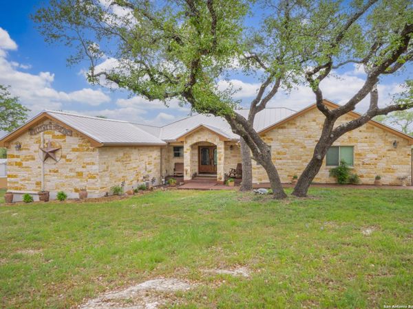 911 STONEY RIDGE RD, Bulverde, TX 78163
