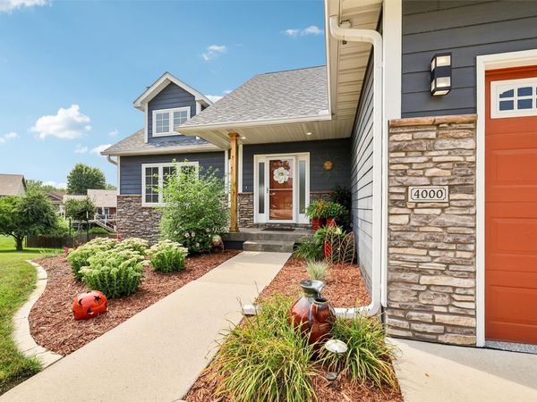 4000 Lakeland Court, Des Moines, IA 50320