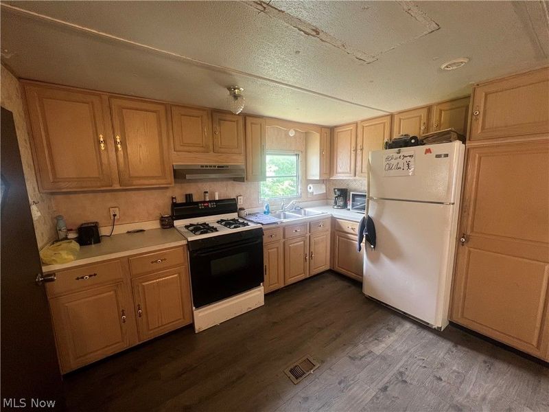 4300 Creek Road , Conneaut, OH 44030 Photo 7