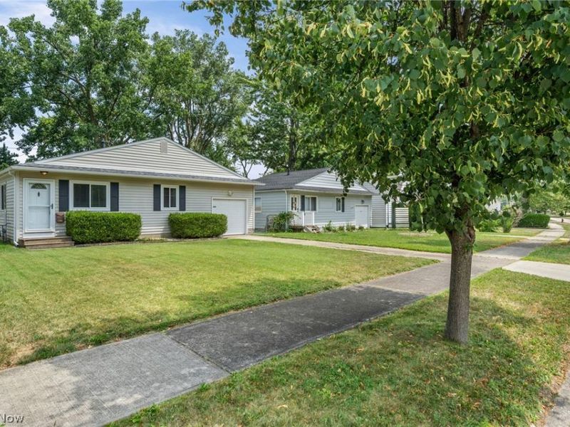 654 Wesley Drive, Berea, OH 44017 Photo 2