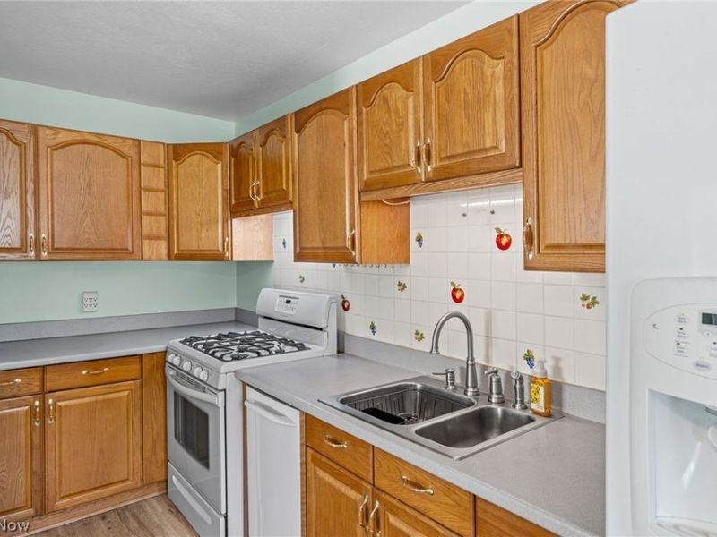 654 Wesley Drive, Berea, OH 44017 Photo 9