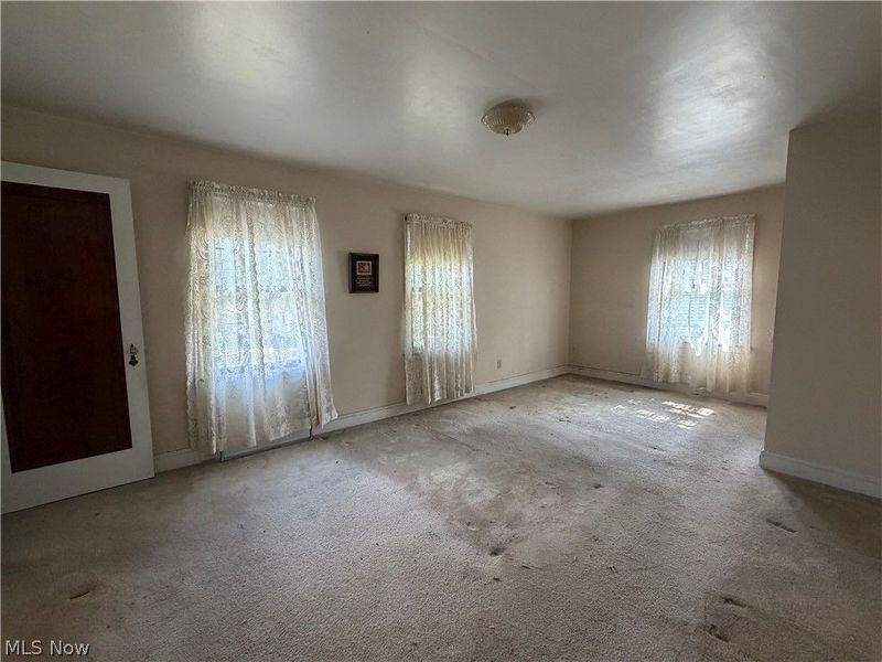 670 Kinsman Street NW, Warren, OH 44483 Photo 9