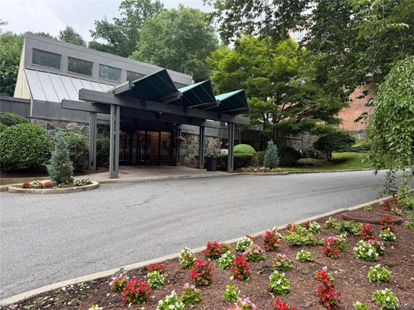 2 Fountain Lane , Unit 1-M, Scarsdale, NY 10583