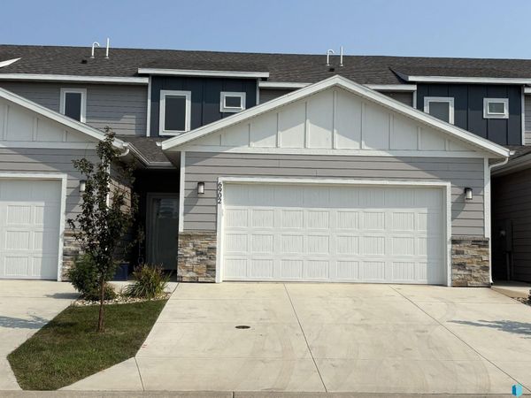6902 E Brooks Edge Pl, Sioux Falls, SD 57110
