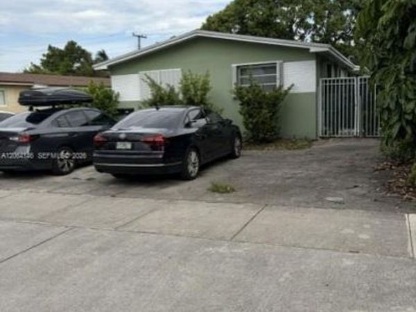 210 E 10th St , Hialeah, FL 33010