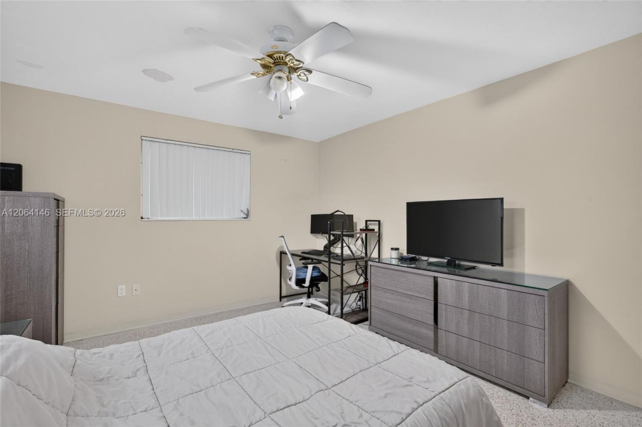 210 E 10th St, Hialeah, FL 33010 Photo