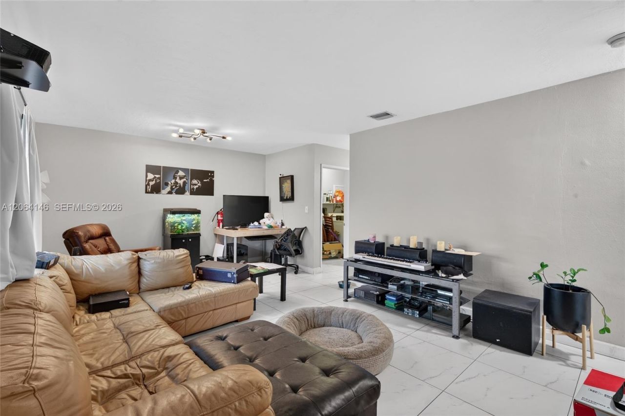 210 E 10th St, Hialeah, FL 33010 Photo