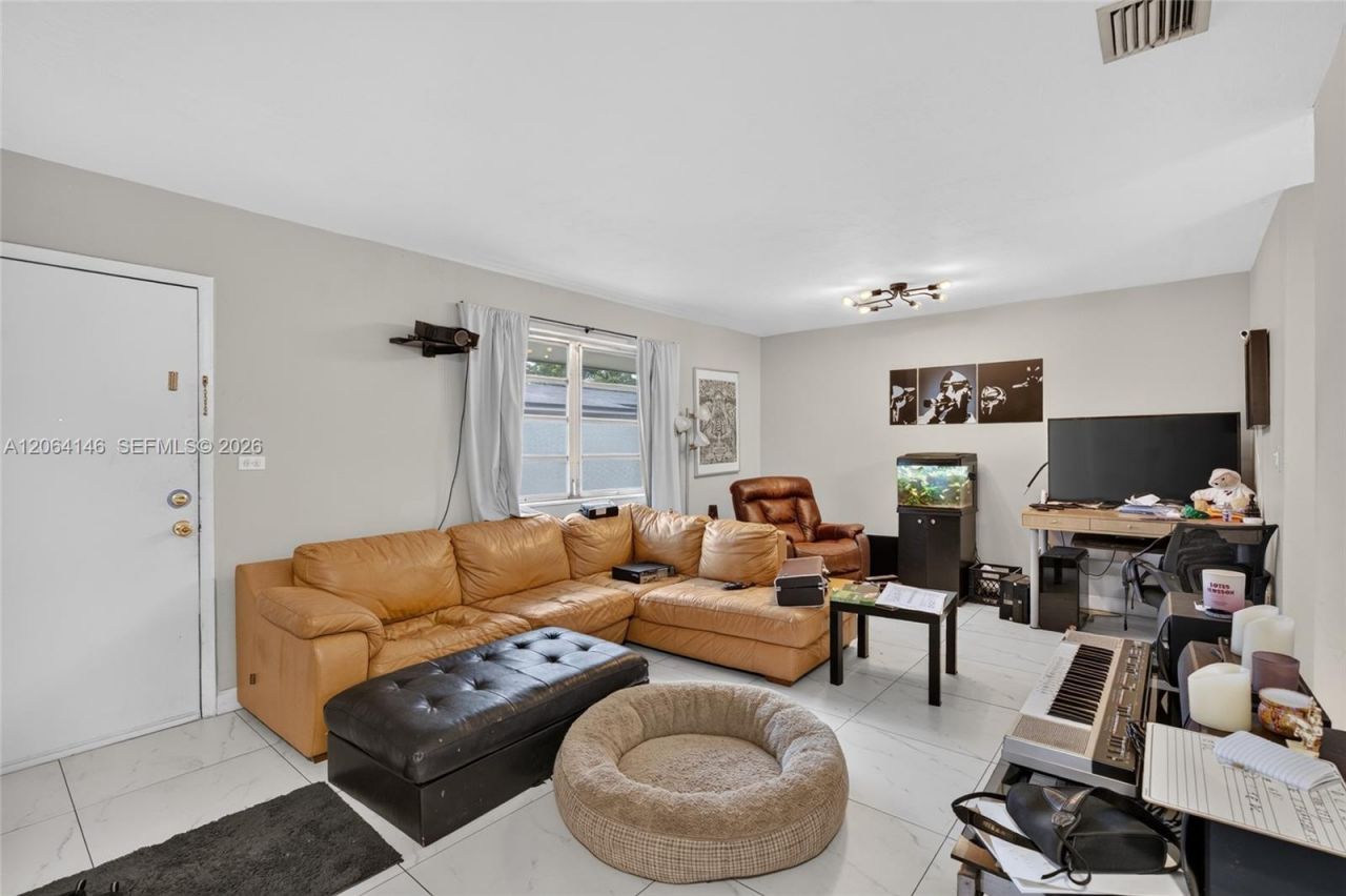 210 E 10th St, Hialeah, FL 33010 Photo