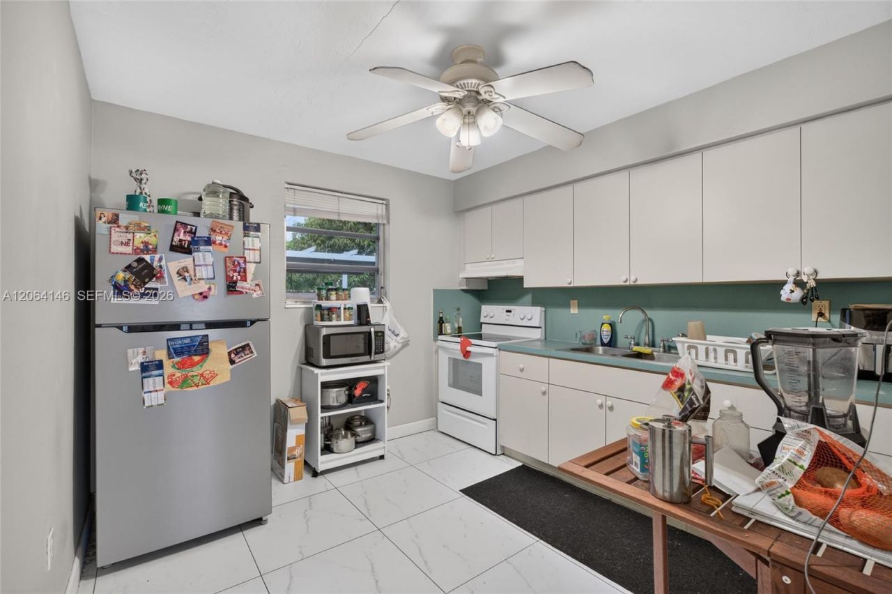 210 E 10th St, Hialeah, FL 33010 Photo