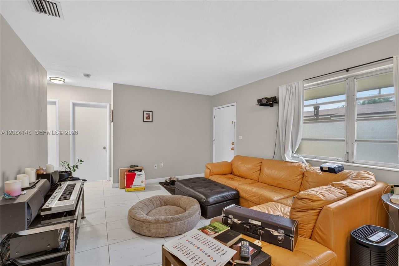 210 E 10th St, Hialeah, FL 33010 Photo