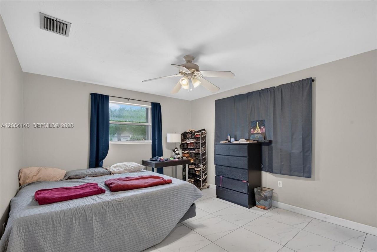 210 E 10th St, Hialeah, FL 33010 Photo
