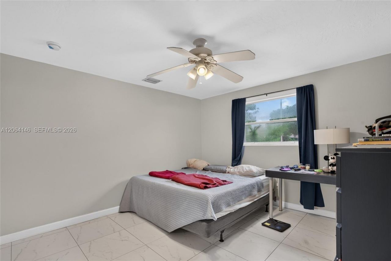 210 E 10th St, Hialeah, FL 33010 Photo
