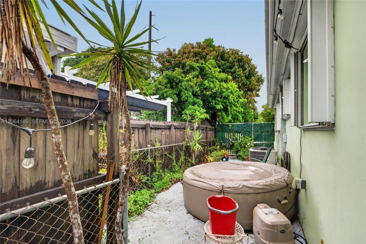 210 E 10th St, Hialeah, FL 33010 Photo