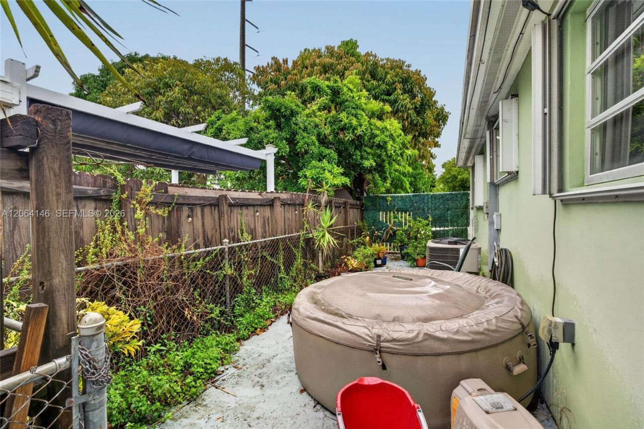 210 E 10th St, Hialeah, FL 33010 Photo