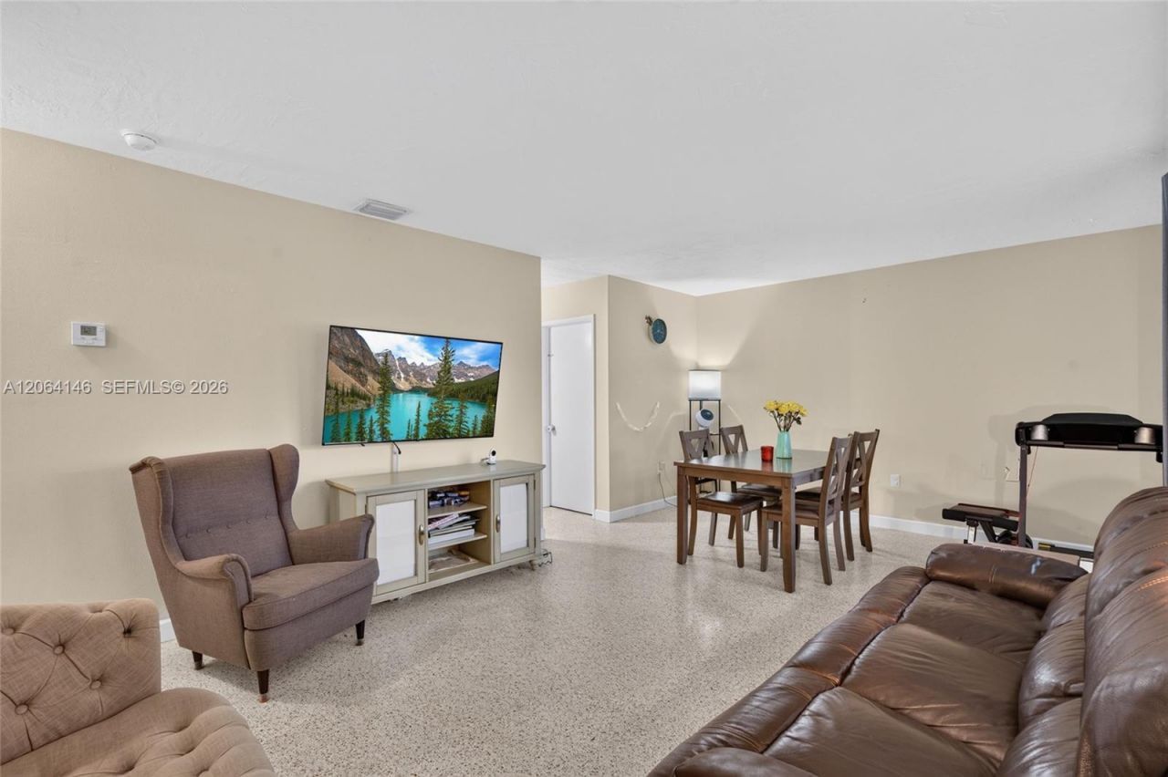 210 E 10th St, Hialeah, FL 33010 Photo
