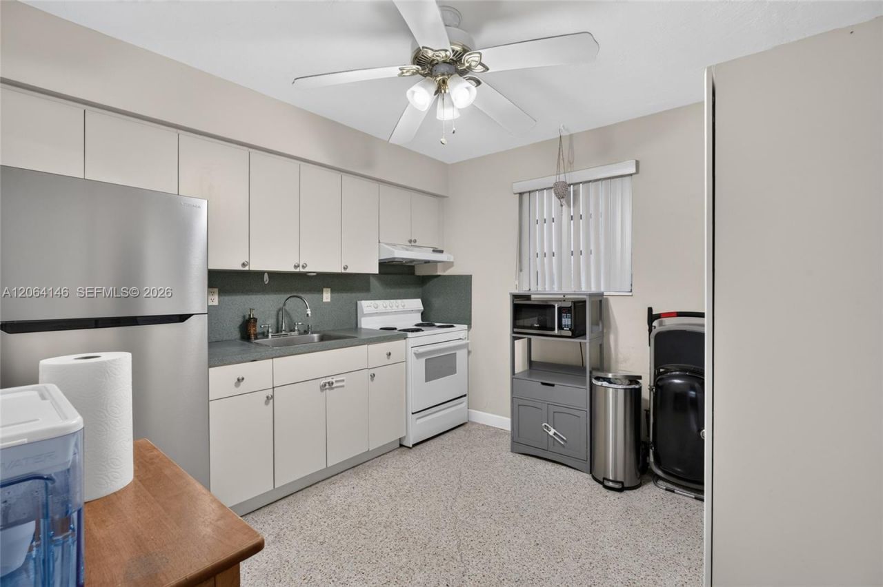 210 E 10th St, Hialeah, FL 33010 Photo
