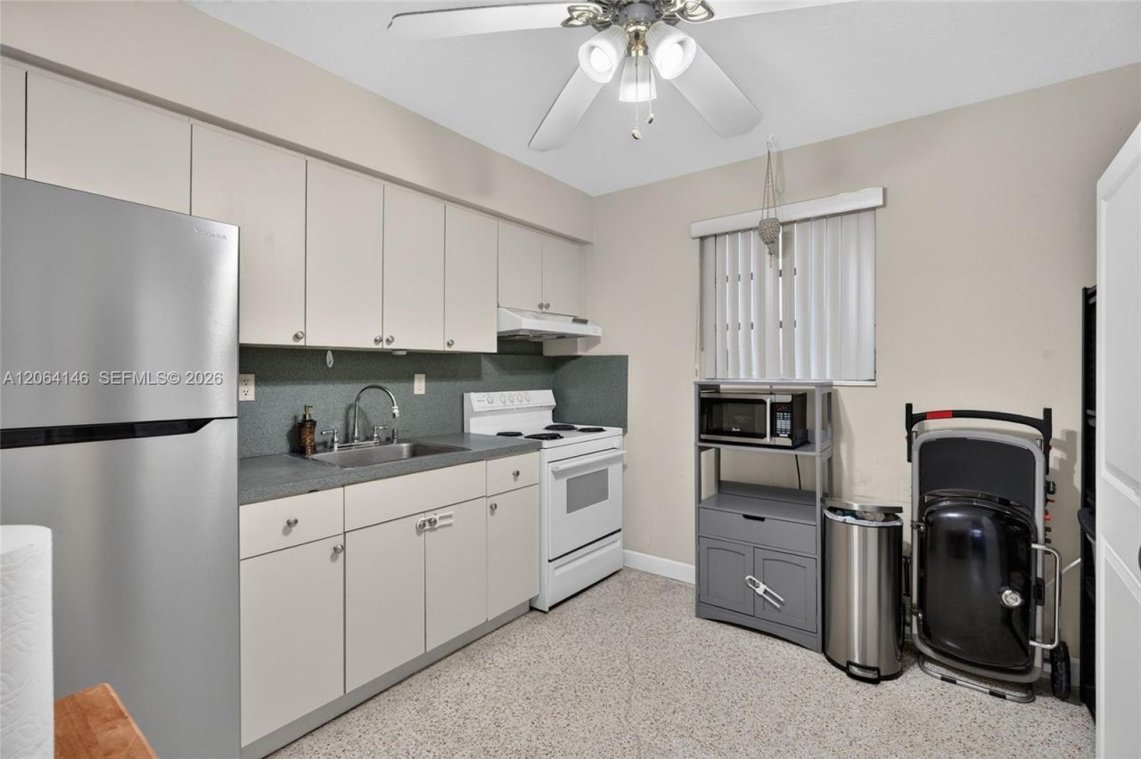 210 E 10th St, Hialeah, FL 33010 Photo