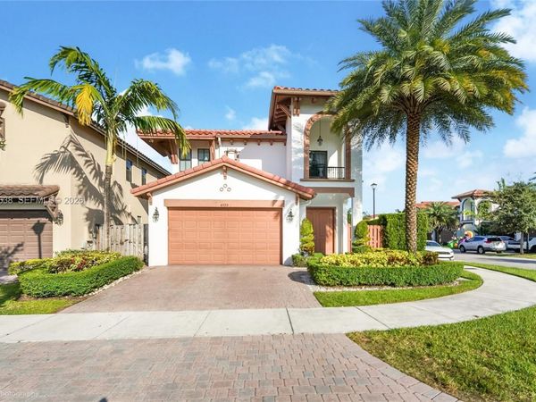 8723 NW 102nd Pl , Doral, FL 33178