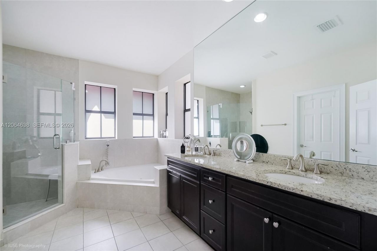 8723 NW 102nd Pl , Doral, FL 33178 Photo