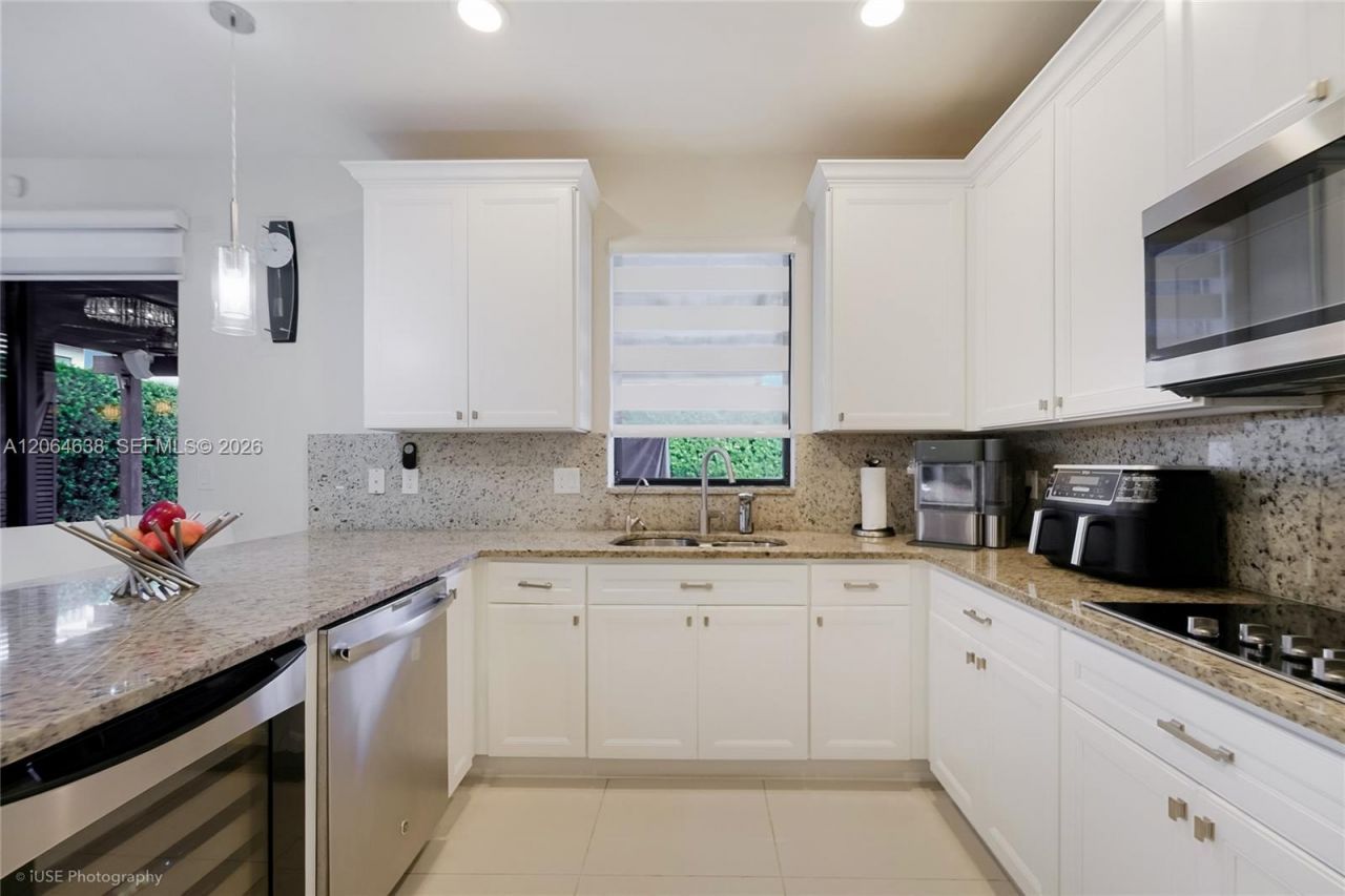 8723 NW 102nd Pl , Doral, FL 33178 Photo