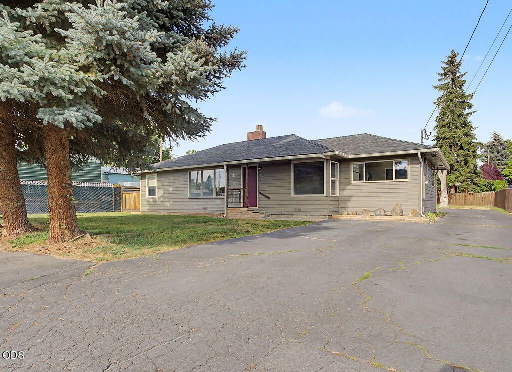 2015 Gettle Street, Klamath Falls, OR 97603 Main Photo
