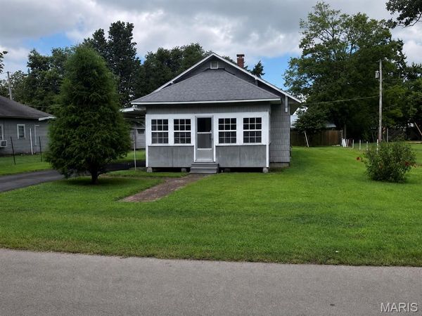 504 Sarff Ave , Gideon, MO 63848