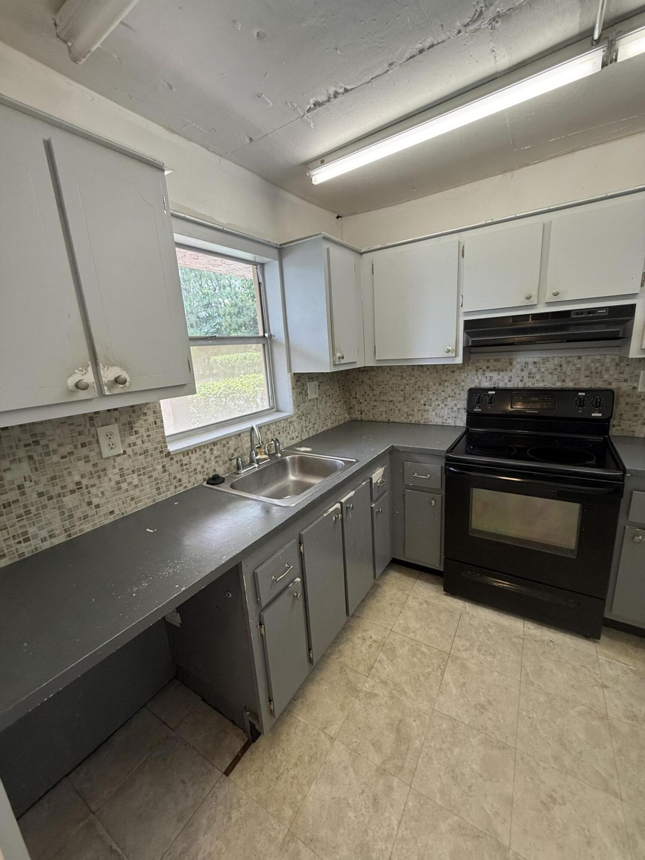 9881 Sunrise Lakes Boulevard, Unit 104, Sunrise, FL 33322 Photo