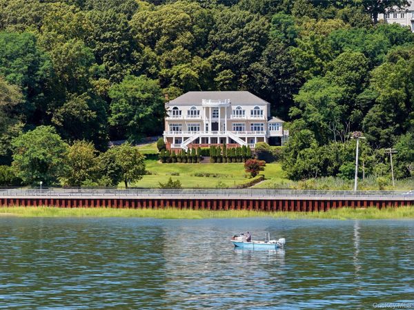 1007 W Shore Road , Mill Neck, NY 11765