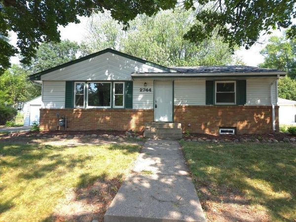 2744 Matilda Street, Roseville, MN 55113