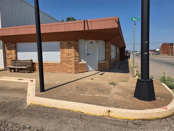 102 S Main, Lindsay, OK 73052