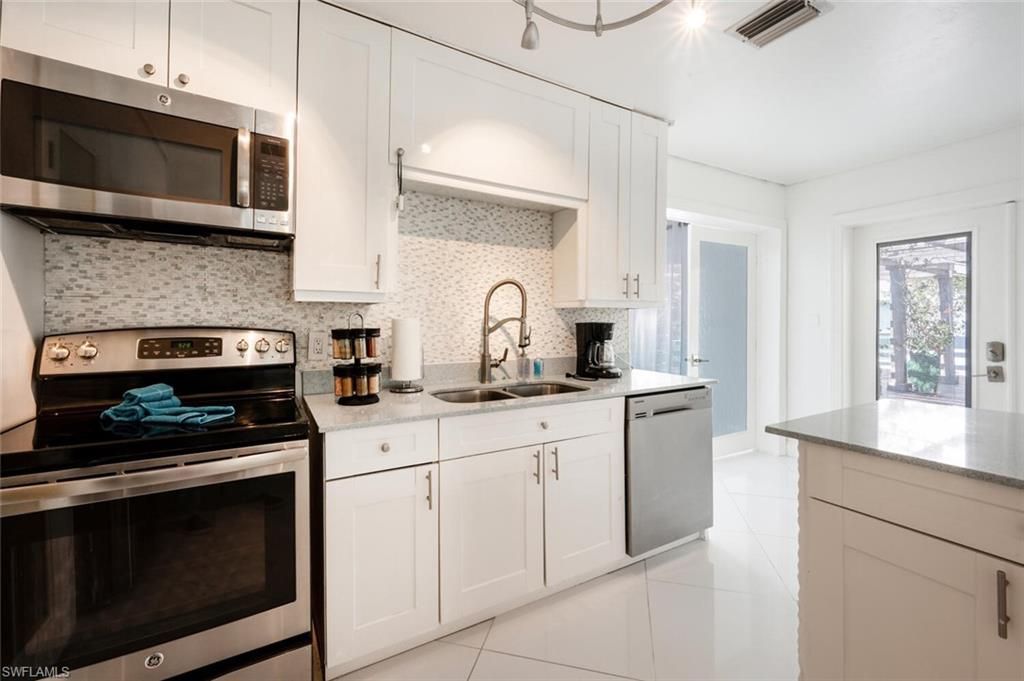 5940 English Oaks Ln , Naples, FL 34119 Photo