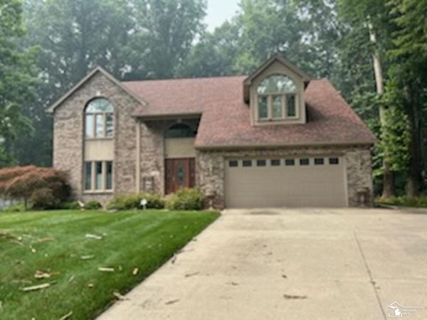 2084 Stoneybrook Lane, Temperance, MI 48182