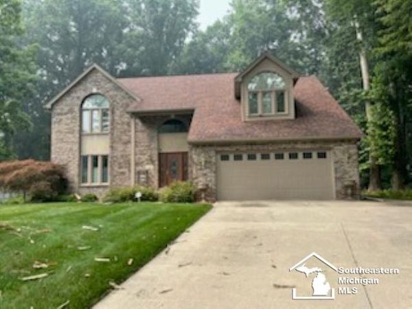 2084 Stoneybrook Lane, Temperance, MI 48182