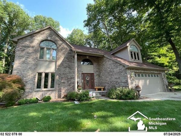 2084 Stoneybrook Lane, Temperance, MI 48182