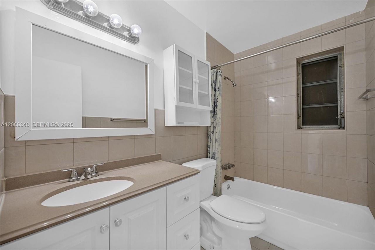 55 NE 165th St , Miami, FL 33162 Photo