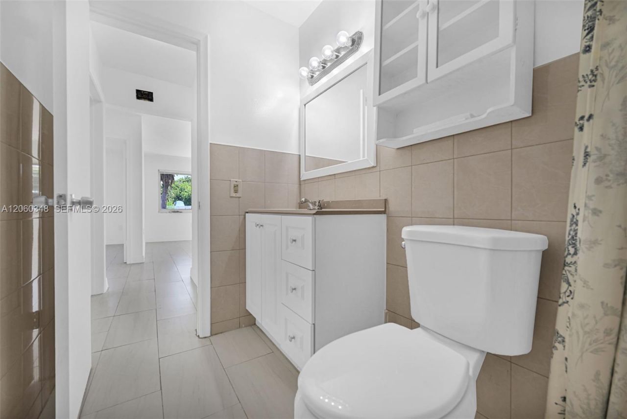 55 NE 165th St , Miami, FL 33162 Photo