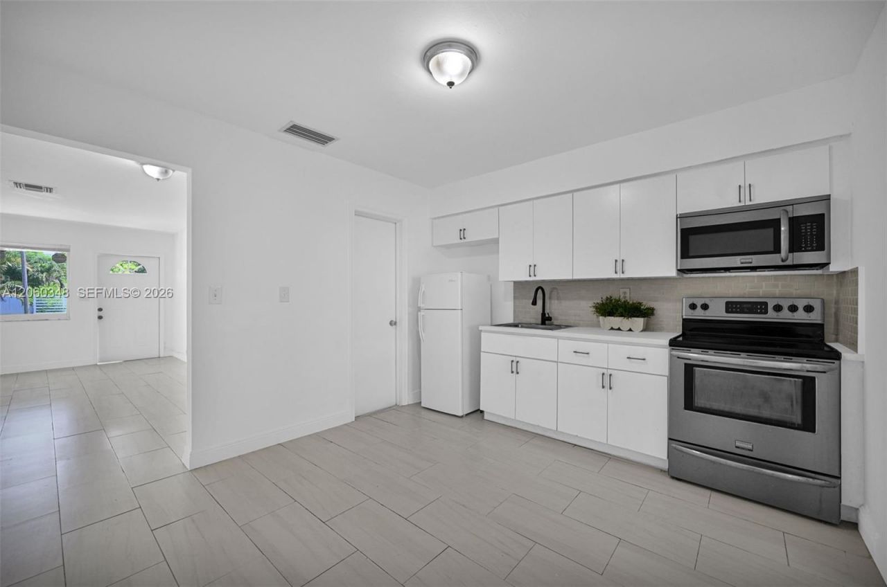 55 NE 165th St , Miami, FL 33162 Photo