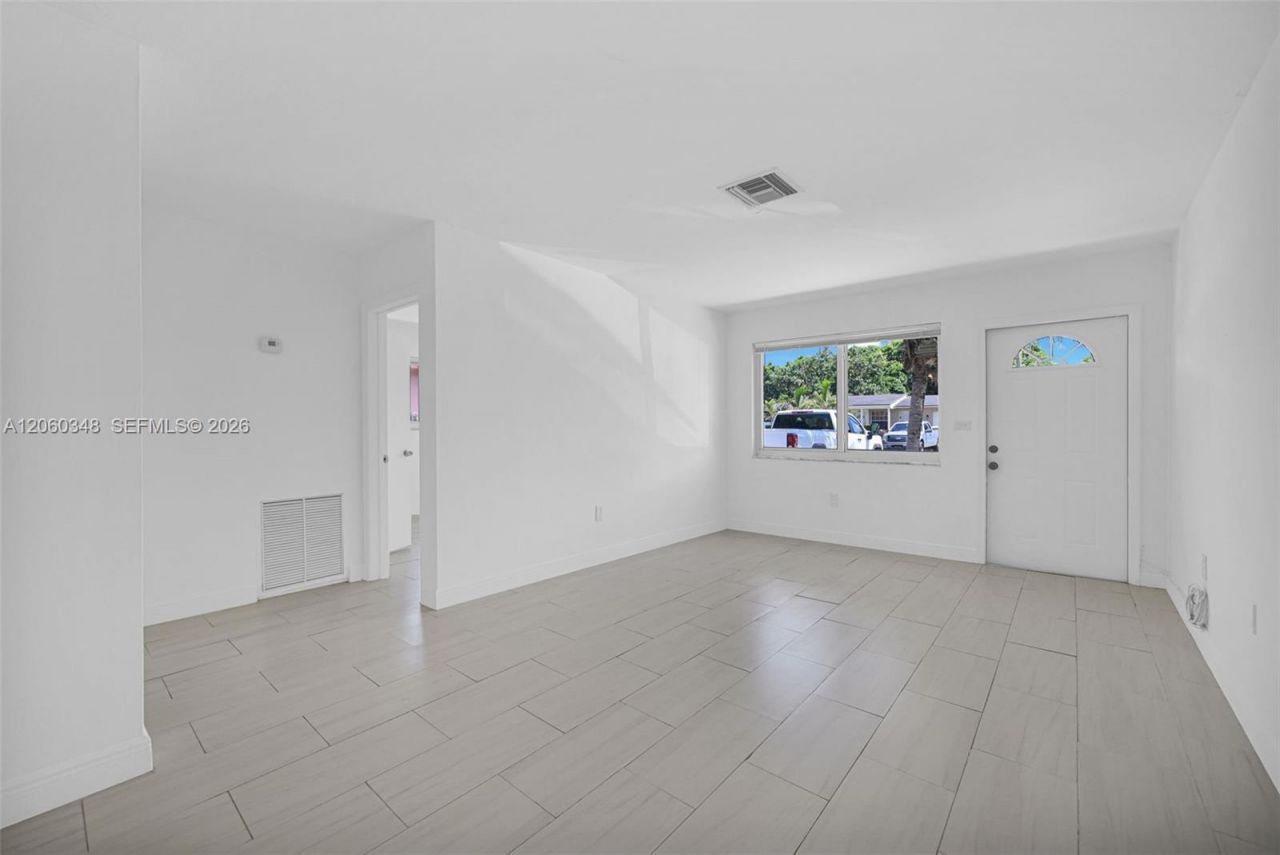 55 NE 165th St , Miami, FL 33162 Photo