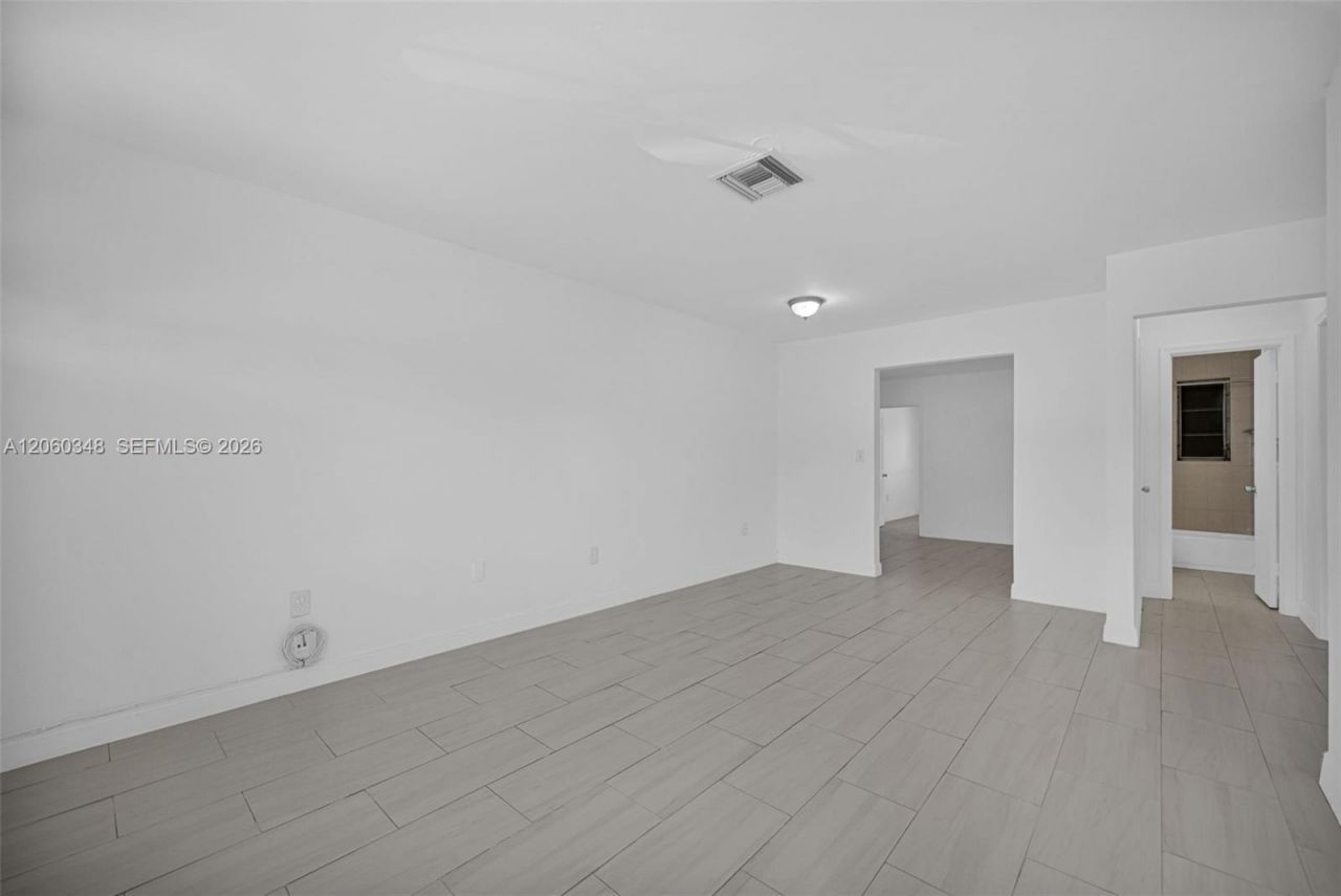 55 NE 165th St , Miami, FL 33162 Photo
