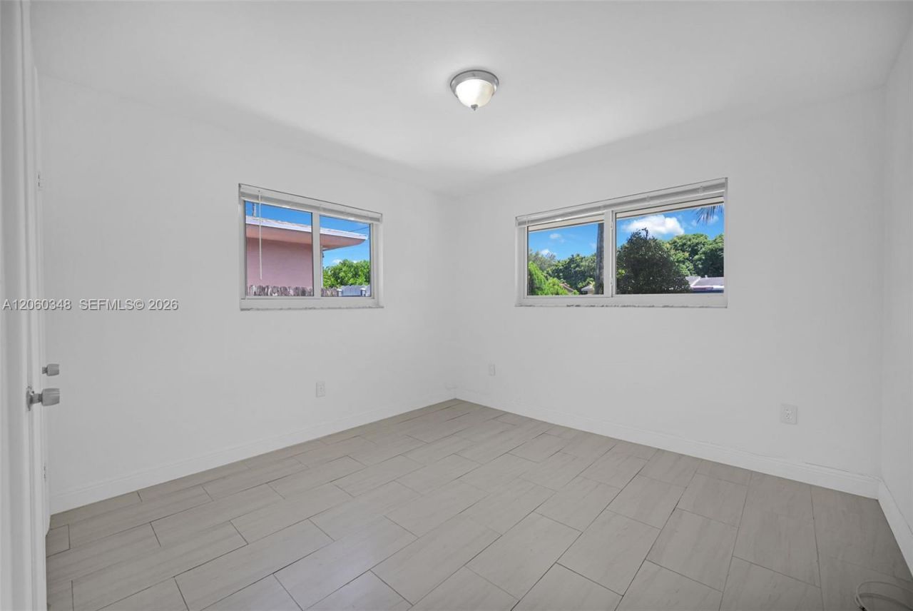 55 NE 165th St , Miami, FL 33162 Photo