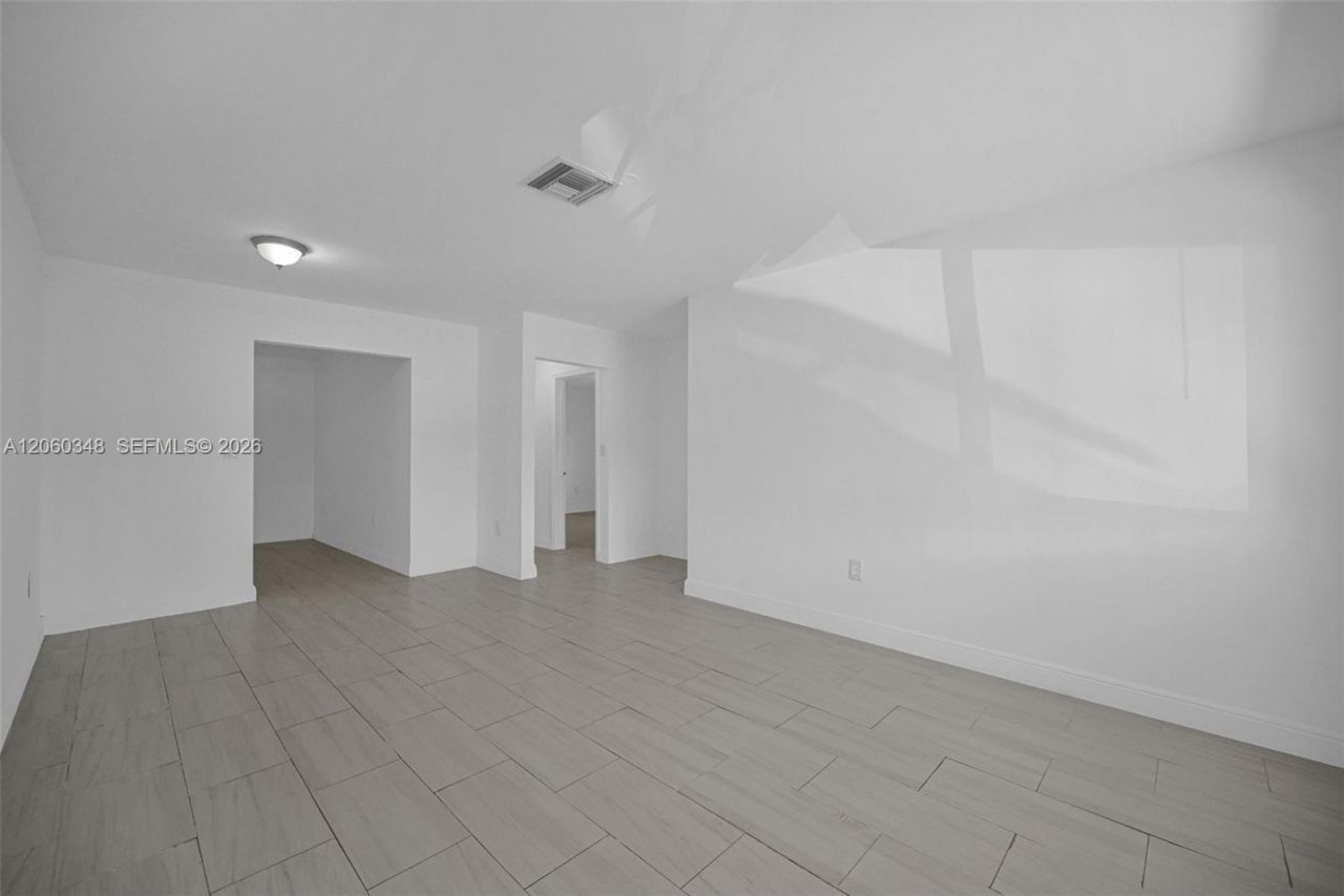 55 NE 165th St , Miami, FL 33162 Photo