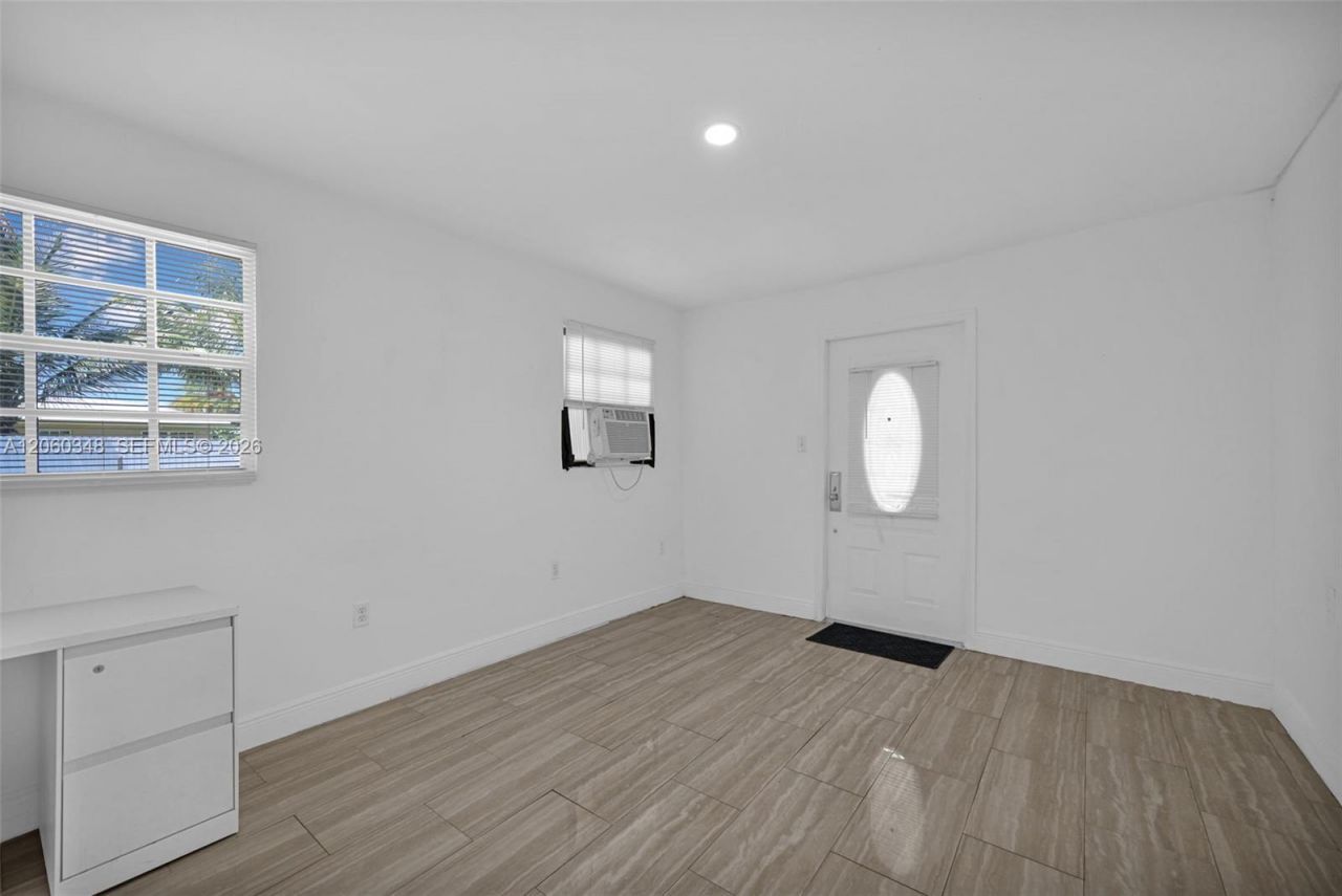 55 NE 165th St , Miami, FL 33162 Photo