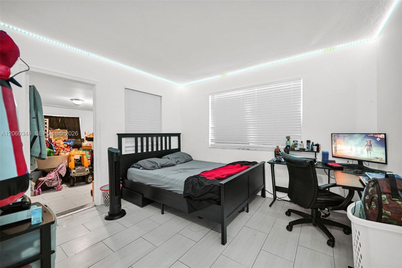 55 NE 165th St , Miami, FL 33162 Photo