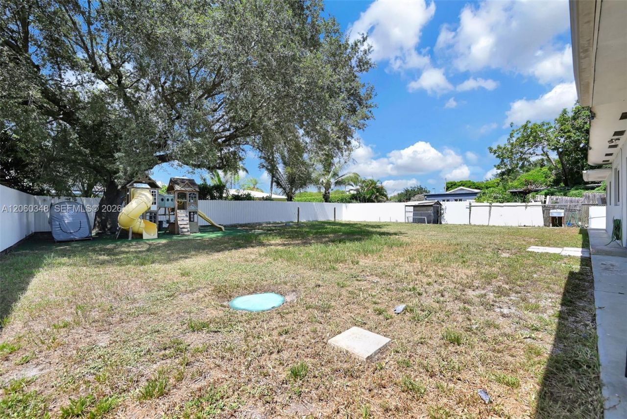 55 NE 165th St , Miami, FL 33162 Photo