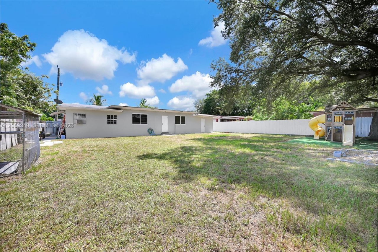 55 NE 165th St , Miami, FL 33162 Photo