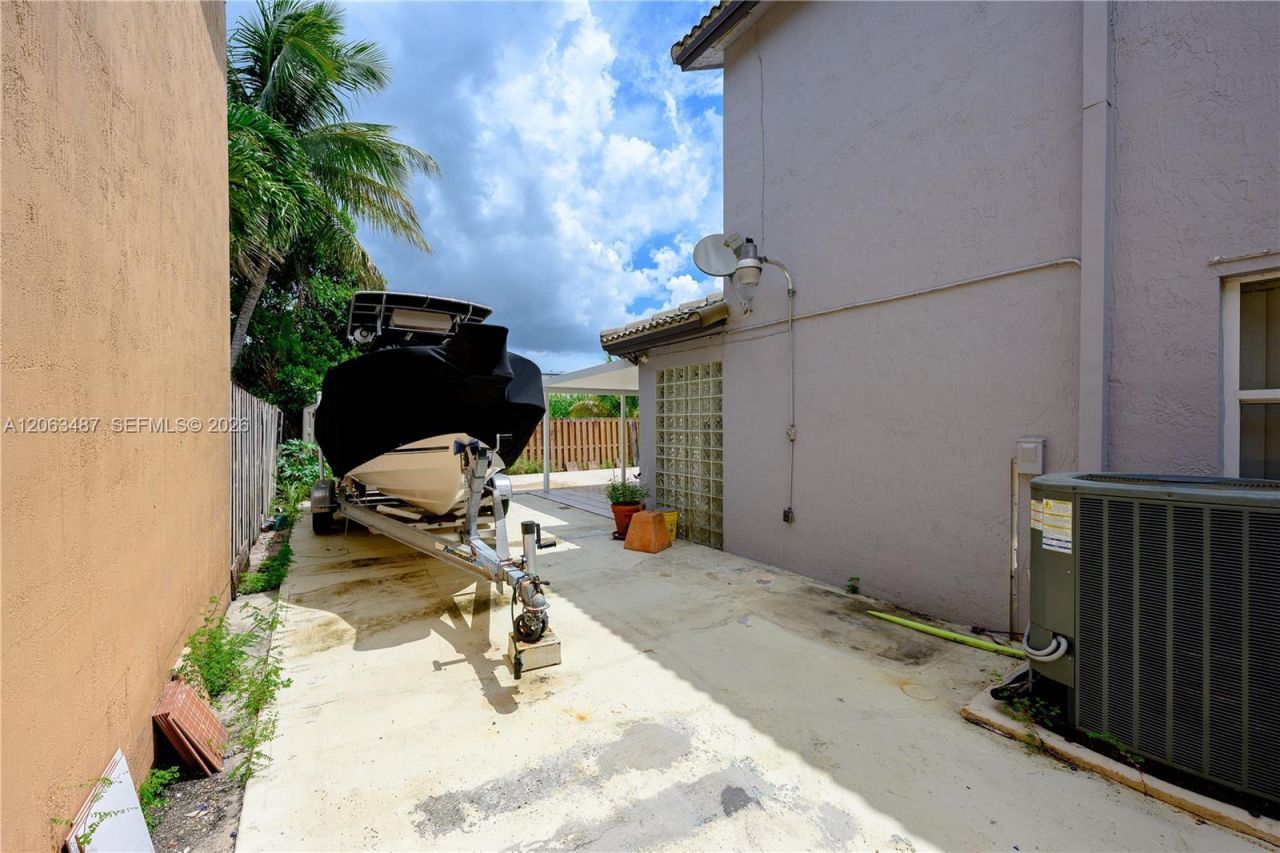 14835 SW 138th Ter, Miami, FL 33196 Photo