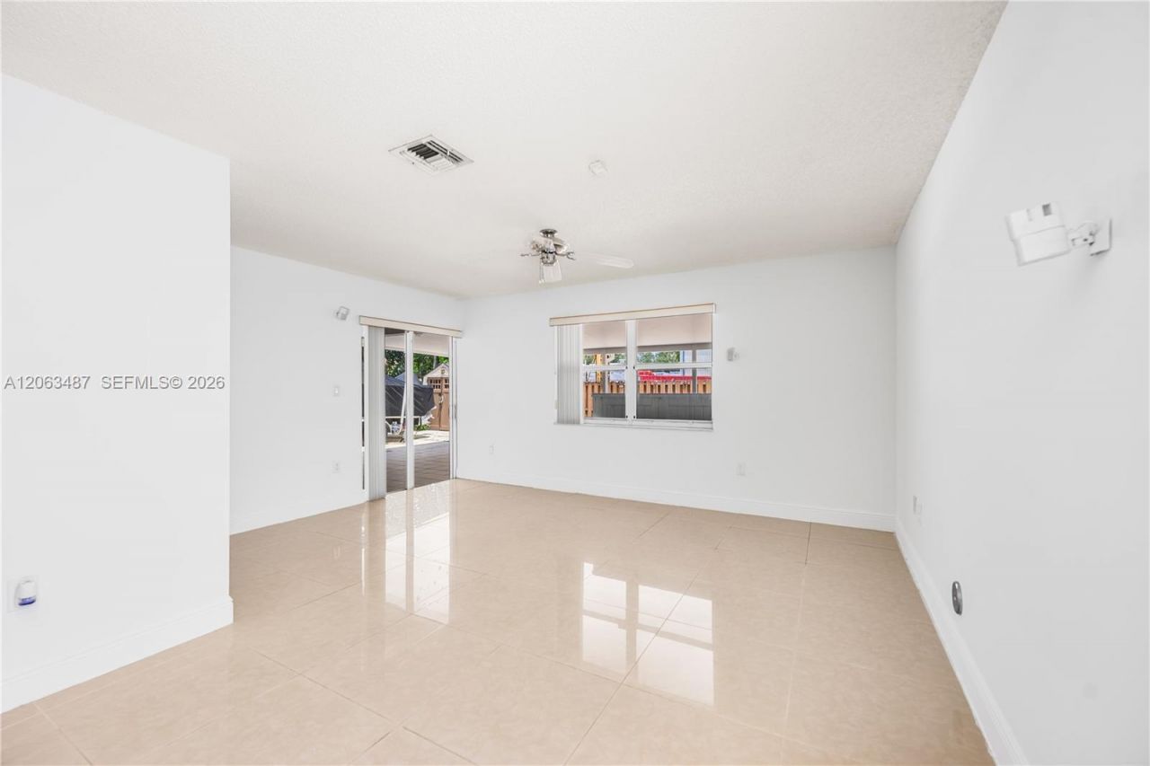 14835 SW 138th Ter, Miami, FL 33196 Photo
